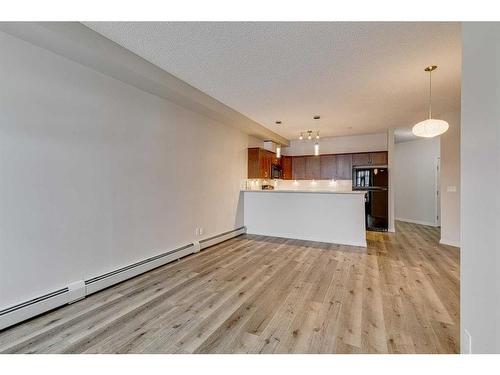 126-1 Crystal Green Lane, Okotoks, AB - Indoor Photo Showing Kitchen