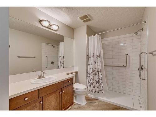 126-1 Crystal Green Lane, Okotoks, AB - Indoor Photo Showing Bathroom