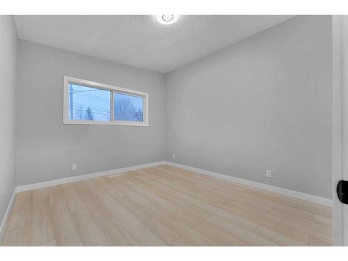 3443 35 Avenue Se, Calgary, AB - Indoor Photo Showing Other Room