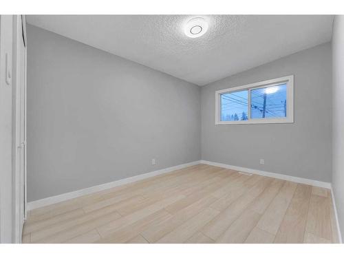 3443 35 Avenue Se, Calgary, AB - Indoor Photo Showing Other Room