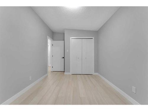 3443 35 Avenue Se, Calgary, AB - Indoor Photo Showing Other Room