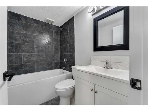 3443 35 Avenue Se, Calgary, AB - Indoor Photo Showing Bathroom