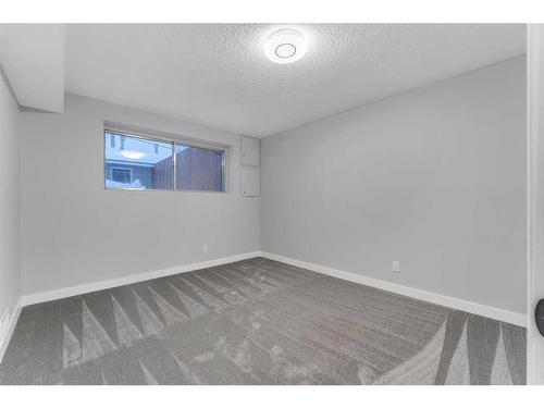 3443 35 Avenue Se, Calgary, AB - Indoor Photo Showing Other Room