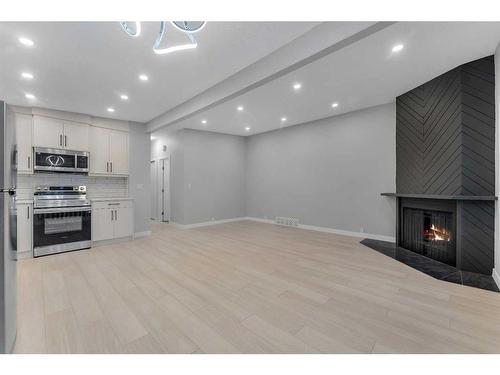 3443 35 Avenue Se, Calgary, AB - Indoor Photo Showing Kitchen