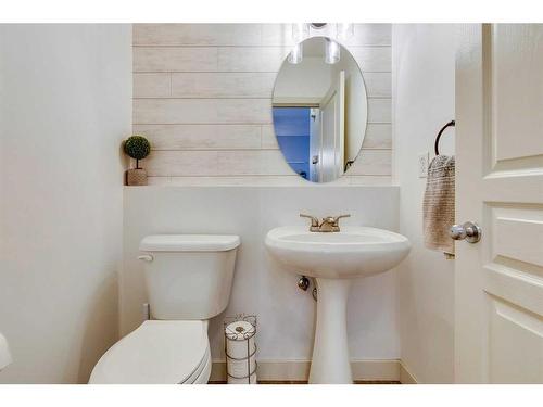 86 Cougartown Circle Sw, Calgary, AB - Indoor Photo Showing Bathroom