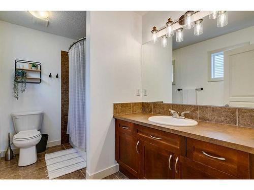 86 Cougartown Circle Sw, Calgary, AB - Indoor Photo Showing Bathroom