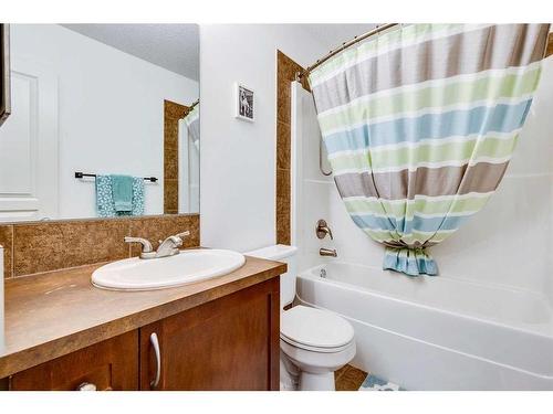 86 Cougartown Circle Sw, Calgary, AB - Indoor Photo Showing Bathroom