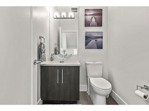 86 West Point Mews Sw, Calgary, AB - Indoor Photo Showing Bathroom