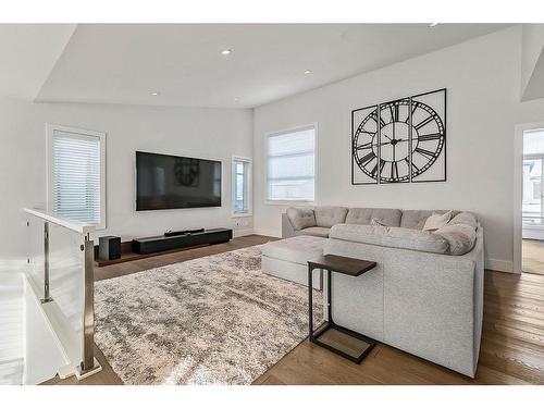 86 West Point Mews Sw, Calgary, AB - Indoor Photo Showing Living Room