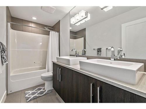 86 West Point Mews Sw, Calgary, AB - Indoor Photo Showing Bathroom