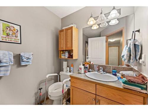 29-6009 62 Avenue, Olds, AB - Indoor Photo Showing Bathroom