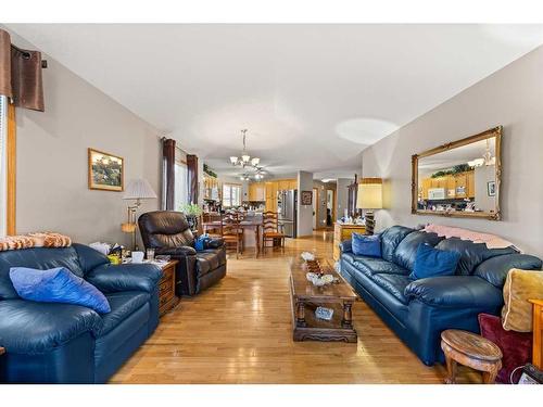 29-6009 62 Avenue, Olds, AB - Indoor Photo Showing Living Room