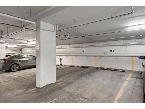 408-119 19 Street Nw, Calgary, AB - Indoor Photo Showing Garage