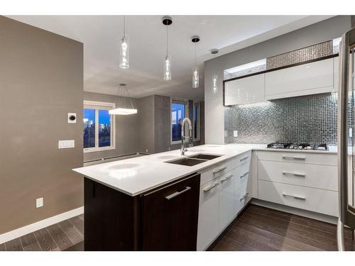 408-119 19 Street Nw, Calgary, AB - Indoor Photo Showing Kitchen With Double Sink With Upgraded Kitchen