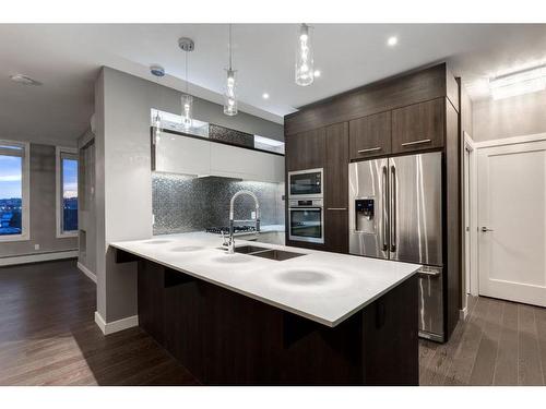 408-119 19 Street Nw, Calgary, AB - Indoor Photo Showing Kitchen With Double Sink With Upgraded Kitchen