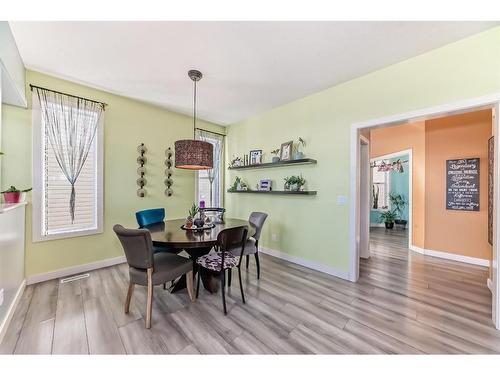 196 Sunset Circle, Cochrane, AB - Indoor Photo Showing Dining Room