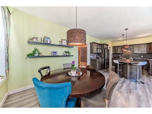 196 Sunset Circle, Cochrane, AB - Indoor Photo Showing Dining Room