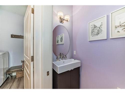 196 Sunset Circle, Cochrane, AB - Indoor Photo Showing Bathroom