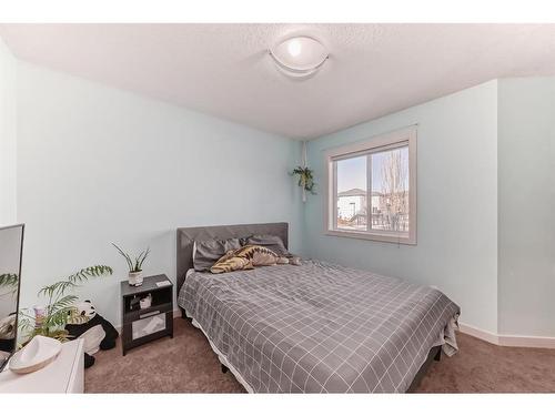 196 Sunset Circle, Cochrane, AB - Indoor Photo Showing Bedroom