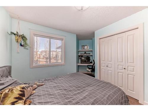 196 Sunset Circle, Cochrane, AB - Indoor Photo Showing Bedroom