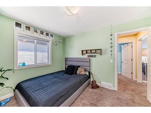 196 Sunset Circle, Cochrane, AB - Indoor Photo Showing Bedroom