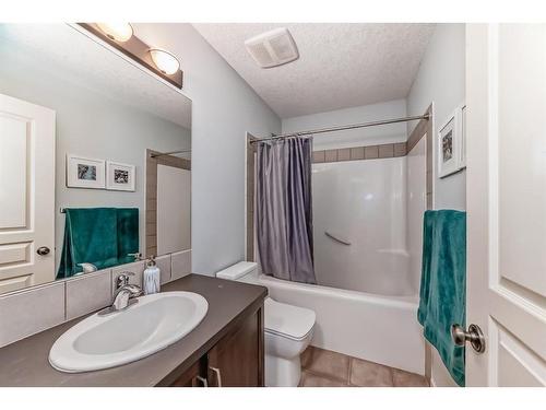 196 Sunset Circle, Cochrane, AB - Indoor Photo Showing Bathroom