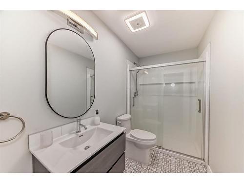 196 Sunset Circle, Cochrane, AB - Indoor Photo Showing Bathroom