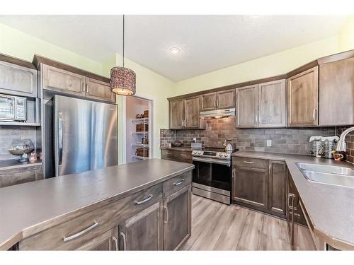 196 Sunset Circle, Cochrane, AB - Indoor Photo Showing Kitchen With Stainless Steel Kitchen