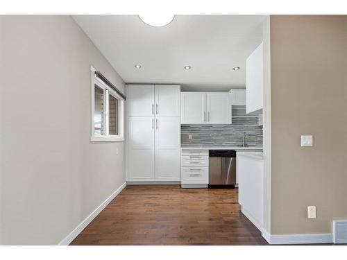 107-9930 Bonaventure Drive Se, Calgary, AB - Indoor Photo Showing Kitchen