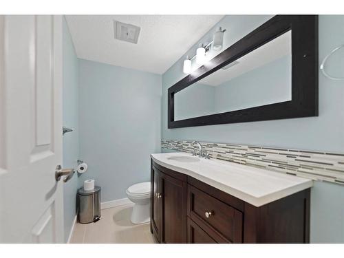 107-9930 Bonaventure Drive Se, Calgary, AB - Indoor Photo Showing Bathroom