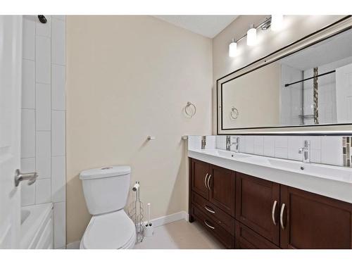 107-9930 Bonaventure Drive Se, Calgary, AB - Indoor Photo Showing Bathroom