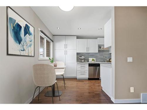 107-9930 Bonaventure Drive Se, Calgary, AB - Indoor Photo Showing Kitchen