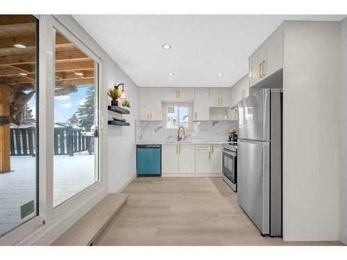 820 Maidstone Drive Ne, Calgary, AB - Indoor Photo Showing Kitchen