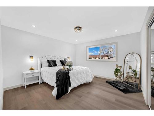 820 Maidstone Drive Ne, Calgary, AB - Indoor Photo Showing Bedroom