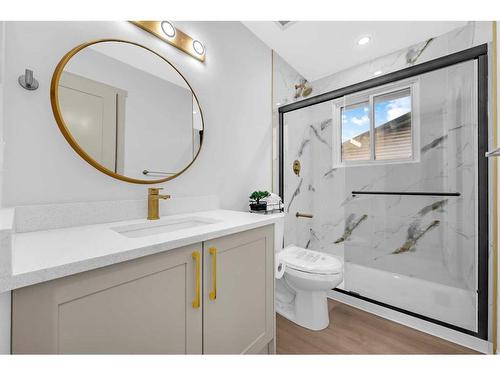 820 Maidstone Drive Ne, Calgary, AB - Indoor Photo Showing Bathroom