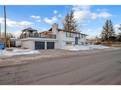 820 Maidstone Drive Ne, Calgary, AB - Outdoor