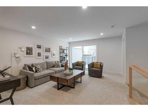 2810 35 Street Sw, Calgary, AB - Indoor Photo Showing Living Room