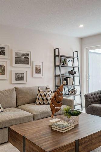 2810 35 Street Sw, Calgary, AB - Indoor Photo Showing Living Room