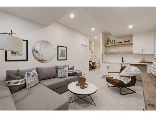 2810 35 Street Sw, Calgary, AB - Indoor Photo Showing Living Room