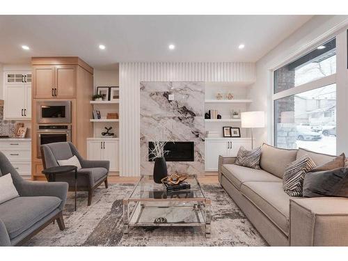 2810 35 Street Sw, Calgary, AB - Indoor Photo Showing Living Room