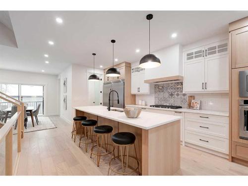 2810 35 Street Sw, Calgary, AB - Indoor Photo Showing Kitchen With Upgraded Kitchen