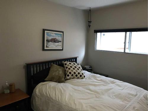 1824 29 Avenue Sw, Calgary, AB - Indoor Photo Showing Bedroom