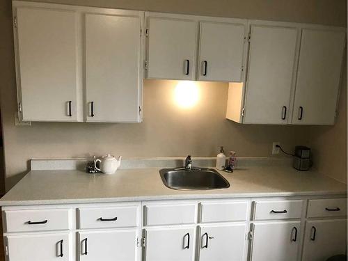 1824 29 Avenue Sw, Calgary, AB - Indoor Photo Showing Kitchen