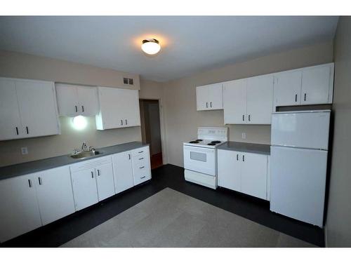 1824 29 Avenue Sw, Calgary, AB - Indoor Photo Showing Kitchen