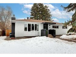 44 Wimbledon Drive SW Calgary, AB T3C 3J4