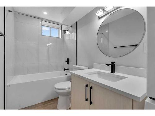 143 Bermuda Drive Nw, Calgary, AB - Indoor Photo Showing Bathroom