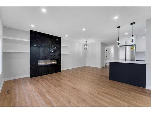 143 Bermuda Drive Nw, Calgary, AB - Indoor Photo Showing Kitchen