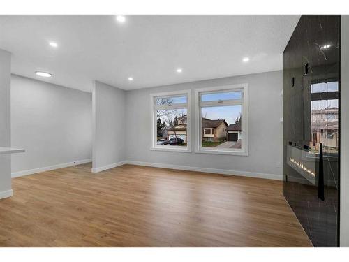 143 Bermuda Drive Nw, Calgary, AB - Indoor