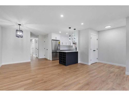 143 Bermuda Drive Nw, Calgary, AB - Indoor Photo Showing Kitchen