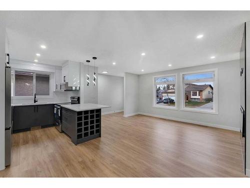 143 Bermuda Drive Nw, Calgary, AB - Indoor Photo Showing Kitchen With Upgraded Kitchen